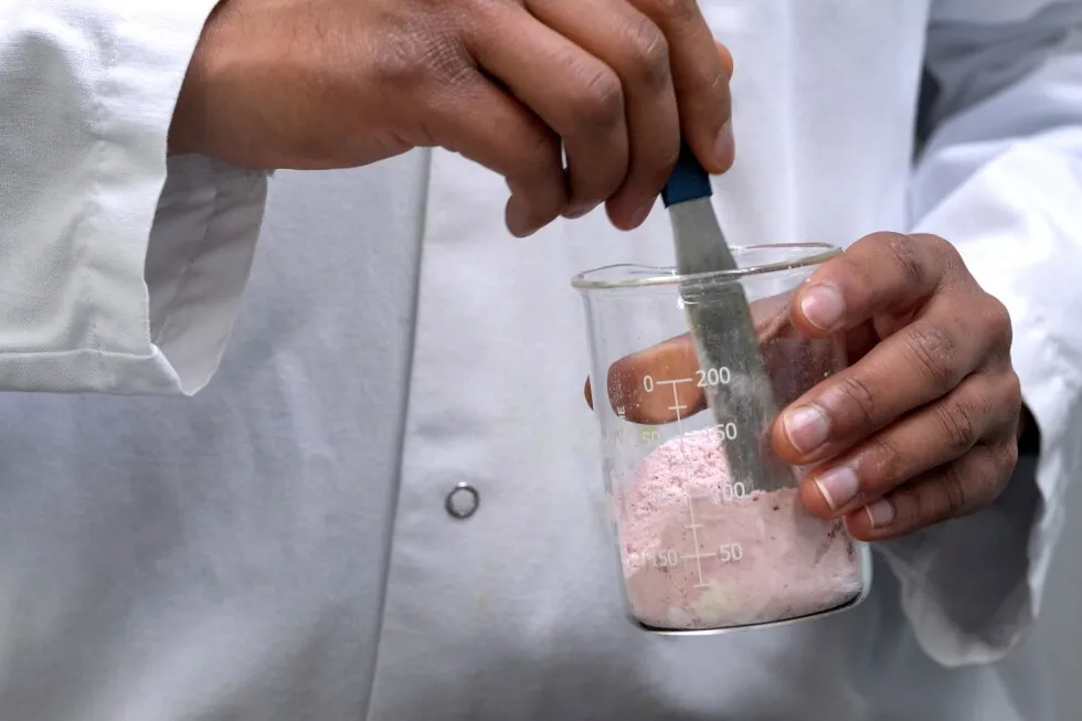 اگر شرکت‌ها رنگ‌های گیاهی را به غذا اضافه کنند، اکنون می‌توانند ادعا کنند که رنگ مصنوعی وجود ندارد