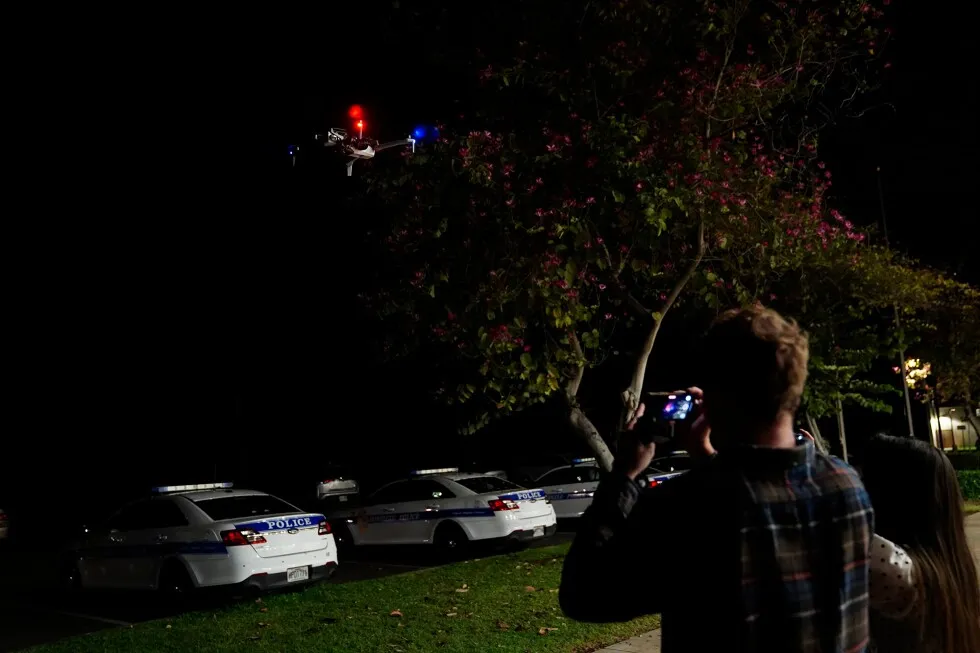 لبخند بزنید، شما در دوربین هستید: هواپیماهای بدون سرنشین کلانتر ممکن است شما را در وایکیکی تماشا کنند