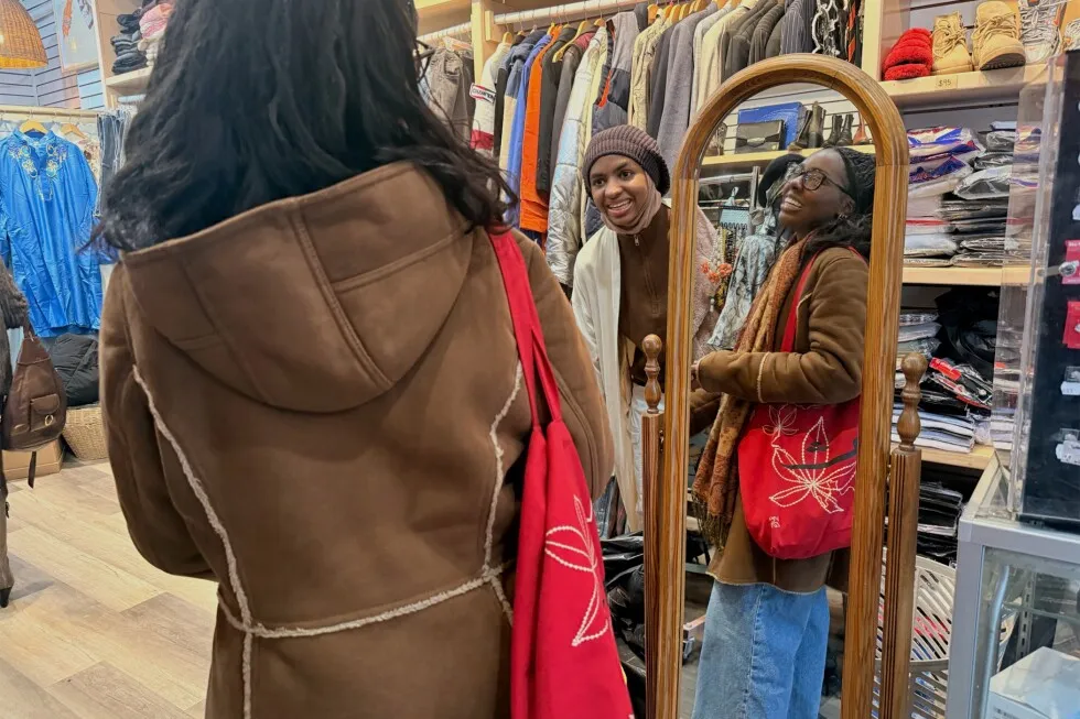 يمزج متجر التوفير المملوك للمسلمين بين الموضة المحتشمة والإيمان والاستدامة