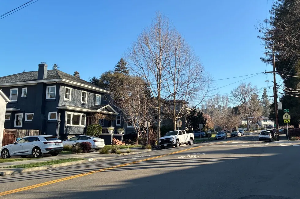 نوه‌ی اولین ساکنان سیاهپوست پیمونت که به دلیل «کمپین تروریستی» مجبور به ترک شهر شده‌اند، از شهر شکایت می‌کند.