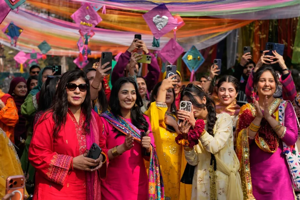 Pakistan’s cultural capital erupts in color as kite-flying Basant festival ends 20-year hiatus